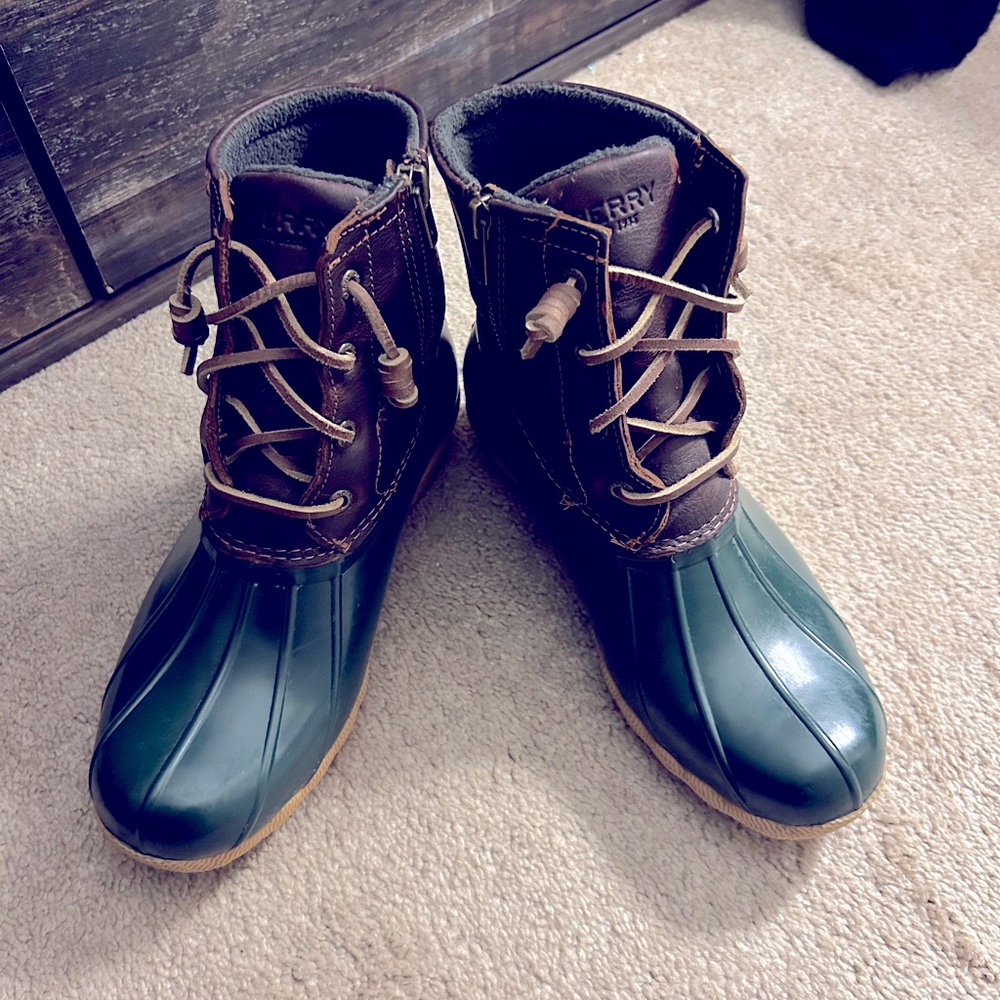 Good condition sperry boots